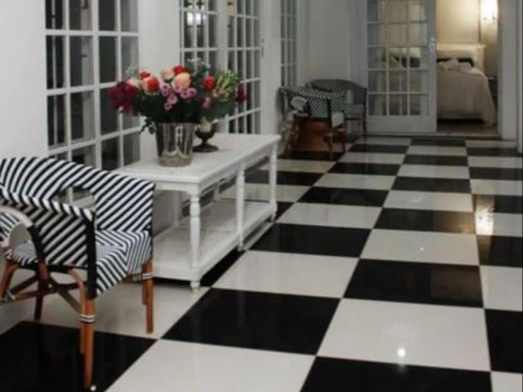 La Belle Guest House Bloemfontein Eksteriør billede
